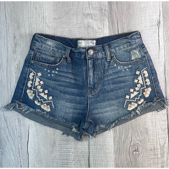 Free People Womens Size 26/2 Blue Dark Wash Denim Tulum Embroidered Shorts - Picture 2 of 5